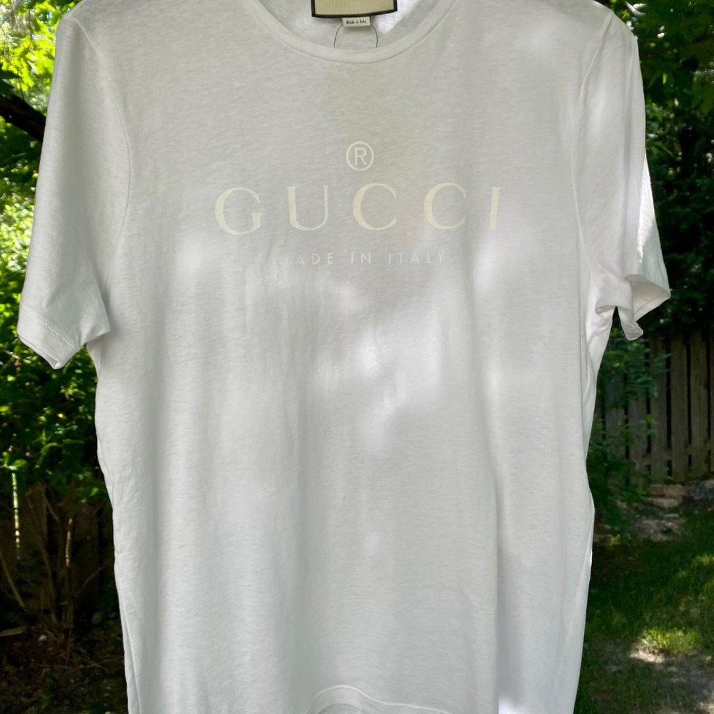 NEW! Gucci white t-shirt Mens size L Tonal Logo. Never worn, tags attached.